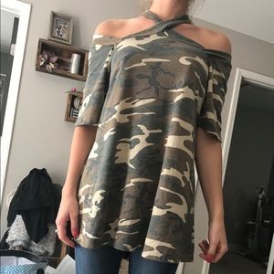 Front/back cross Camo tee